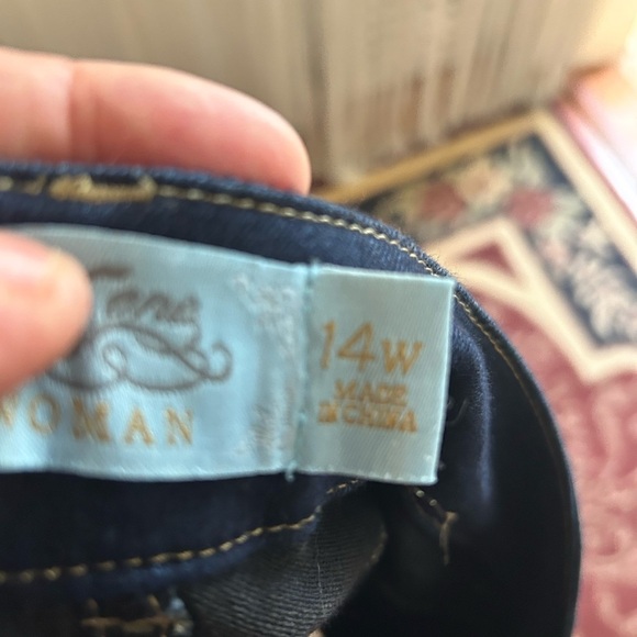 One5one woman’s jeans capris- size 14W - new or like new - Picture 4 of 7